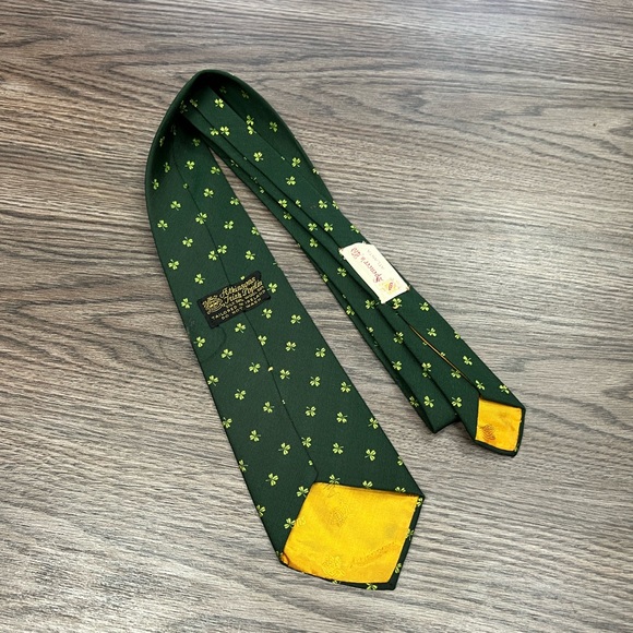 Atkinson’s Irish Poplin Green St. Patrick’s Day Clover Tie - Picture 2 of 5